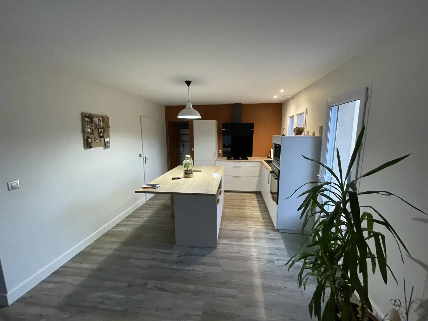 Peintures et pose de revêtement de sol